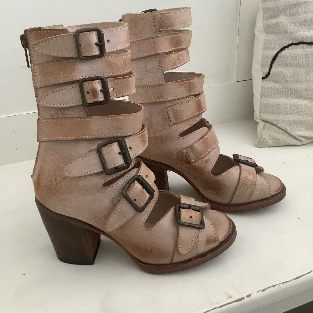 Freebird by Steven Bond Sandals - size 6 - Natural Color